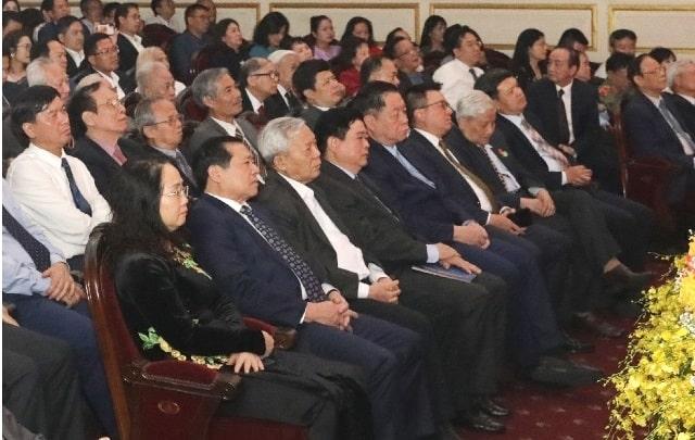 Các đại biểu dự buổi lễ.