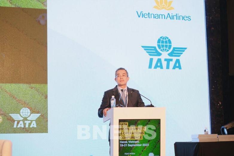 Chu tich HDQT Vietnam Airlines Dang Ngoc Hoa min - Phó Thủ tướng Trần Lưu Quang: Xây dựng hình ảnh các hãng hàng không an toàn và thân thiện