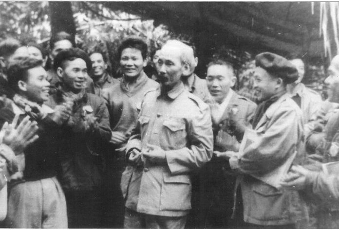 Bí quyết thành công của nhà chính trị Hồ Chí Minh - Tác giả: PGS. TS Đinh Xuân Lý Bí quyết thành công của nhà chính trị Hồ Chí Minh - Tác giả: PGS. TS Đinh Xuân Lý