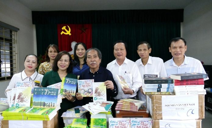 Hơn 2100 cuốn sách truyện đến với học sinh Đức Thọ, Hà Tĩnh