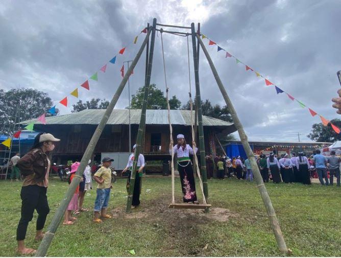 Nhiều hoạt động văn nghệ ở xã Sa Loong, huyện Ngọc Hồi trong dịp Quốc khánh (ảnh: Trần Nghĩa).