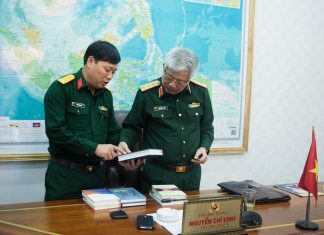 Người thầy – xanh thẳm nỗi đời, chất chứa yêu thương – Tác giả: Nhà văn Phùng Văn Khai Người thầy - xanh thẳm nỗi đời, chất chứa yêu thương - Tác giả: Nhà văn Phùng Văn Khai