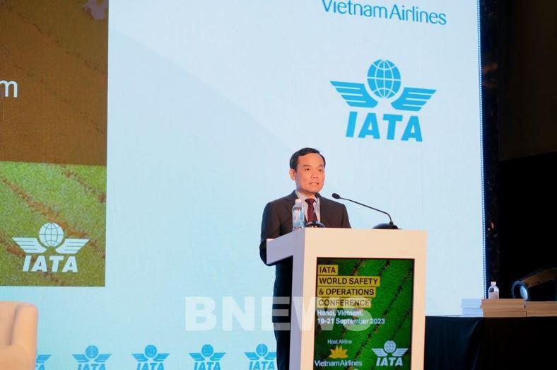 Pho Thu tuong Chinh phu Tran Luu Quang phat bieu min - Phó Thủ tướng Trần Lưu Quang: Xây dựng hình ảnh các hãng hàng không an toàn và thân thiện