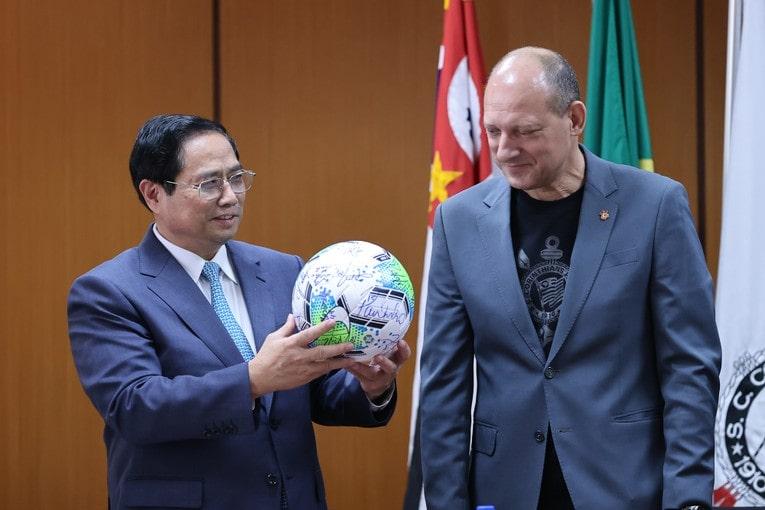 Thu tuong 2 min - Đề nghị CLB bóng đá hàng đầu Brazil hỗ trợ Việt Nam phát triển bóng đá