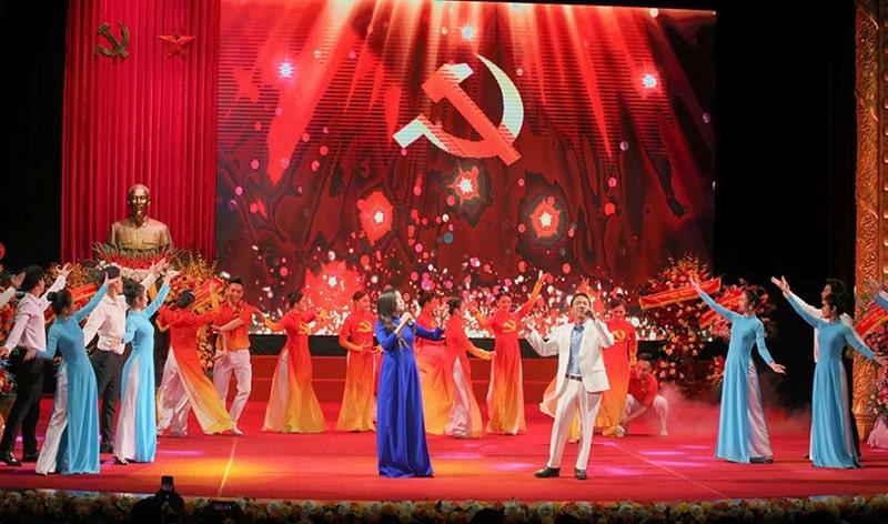 Tiết mục văn nghệ chào mừng.