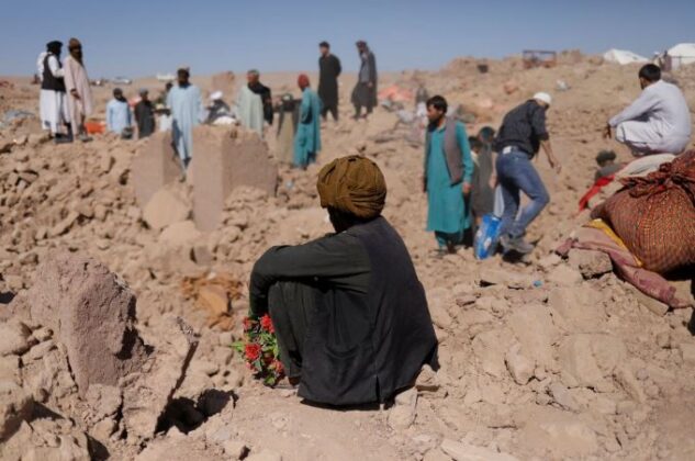 1 min 24 633x420 - Khung cảnh hoang tàn ở Afghanistan sau trận động đất khiến hơn 2.000 thiệt mạng