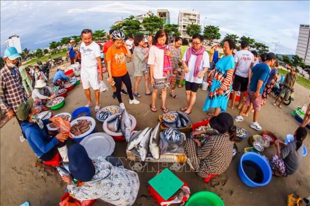 11 min 11 630x420 - Nét đẹp chợ bãi biển Đà Nẵng