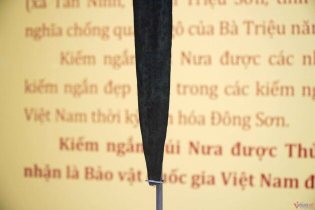 Phần lưỡi kiếm đ&atilde; bị mất phần mũi
