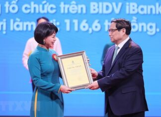 Thủ tướng dự Lễ tôn vinh điển hình Sáng kiến vượt khó, thắng đại dịch