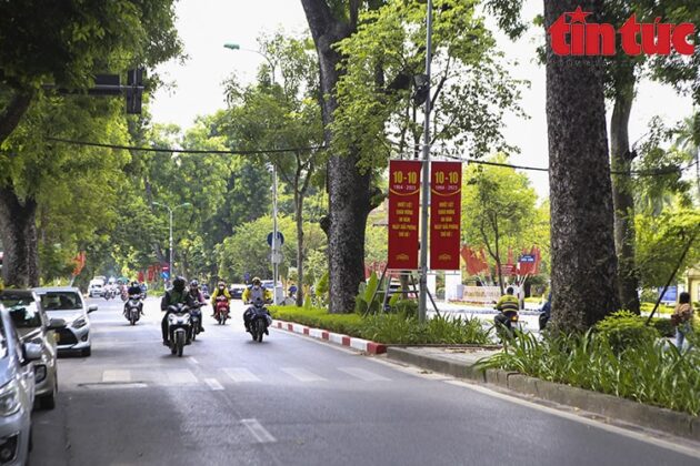 5 min 15 630x420 - Đường phố Hà Nội rực rỡ cờ hoa chào mừng Ngày Giải phóng Thủ đô