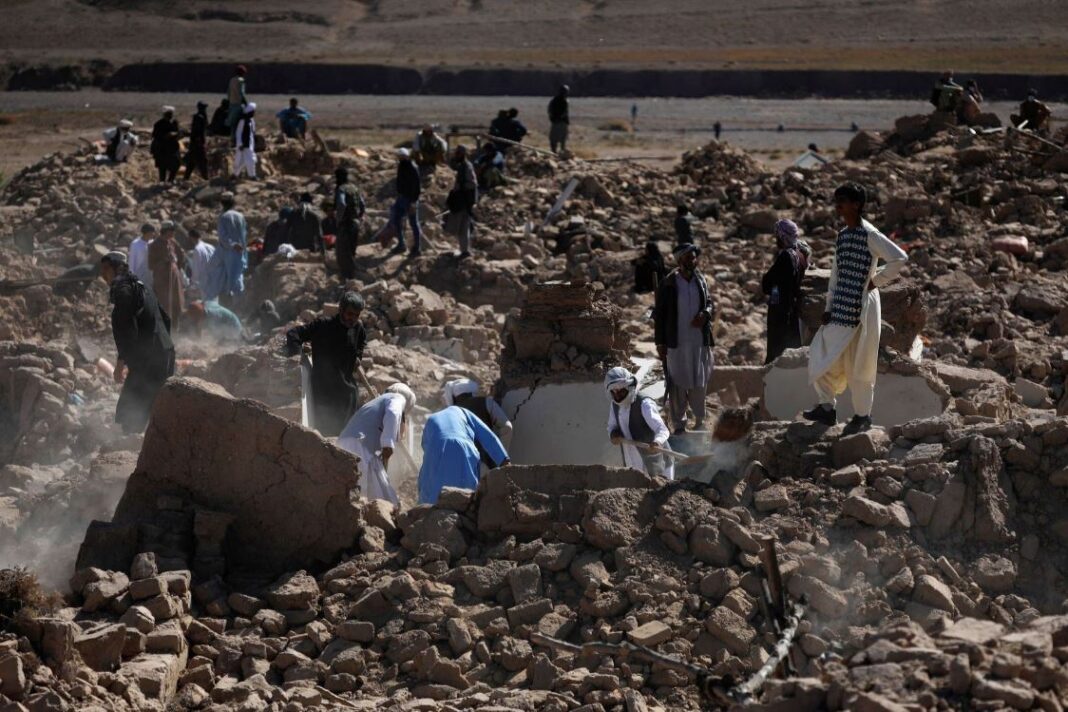 Khung cảnh hoang tàn ở Afghanistan sau trận động đất khiến hơn 2.000 thiệt mạng