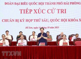 Chủ tịch Quốc hội Vương Đình Huệ tiếp xúc cử tri thành phố Hải Phòng