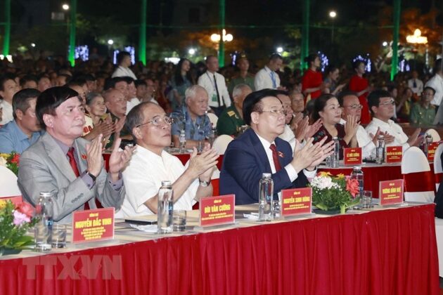 5 min 630x420 - Chủ tịch Quốc hội Vương Đình Huệ dự Lễ kỷ niệm 60 năm thành lập thành phố Vinh