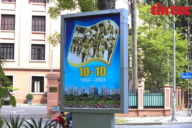 6 min 14 630x420 - Đường phố Hà Nội rực rỡ cờ hoa chào mừng Ngày Giải phóng Thủ đô