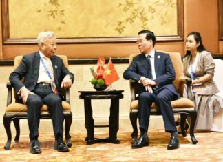 Chủ tịch nước Võ Văn Thưởng gặp Chủ tịch AIIB Kim Lập Quần.