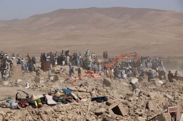 8 min 13 637x420 - Khung cảnh hoang tàn ở Afghanistan sau trận động đất khiến hơn 2.000 thiệt mạng