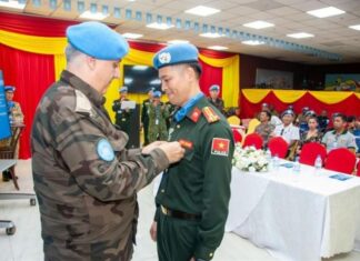 Ba cán bộ Công an Việt Nam nhận Huy chương Gìn giữ hòa bình Liên Hợp Quốc Ba cán bộ Công an Việt Nam nhận Huy chương Gìn giữ hòa bình Liên Hợp Quốc
