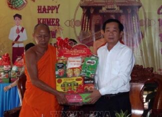 Đầm ấm lễ Sene Dolta của đồng bào Khmer Đầm ấm lễ Sene Dolta của đồng bào Khmer
