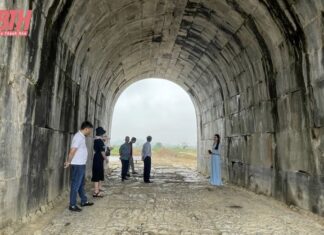 Khai quật khảo cổ khu vực chân móng sau hạ giải tường thành đá Di sản văn hóa Thế giới Thành Nhà Hồ