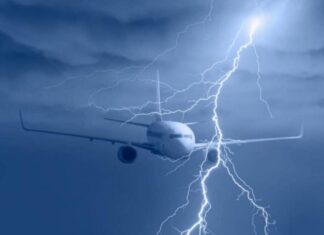 Máy bay Airbus A330 chở 278 khách phải hạ cánh khẩn cấp do bị sét đánh trúng