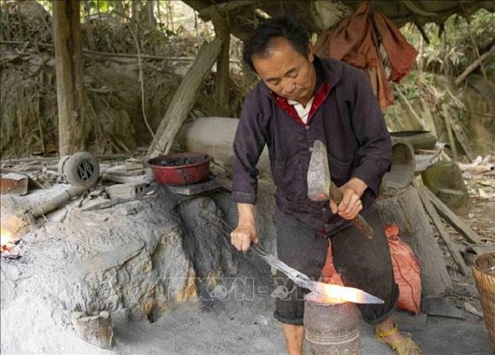 Nghe nhan nguoi Mong tinh Dien Bien min - Nghề rèn của người Mông ở Điện Biên được công nhận Di sản Văn hóa phi vật thể Quốc gia