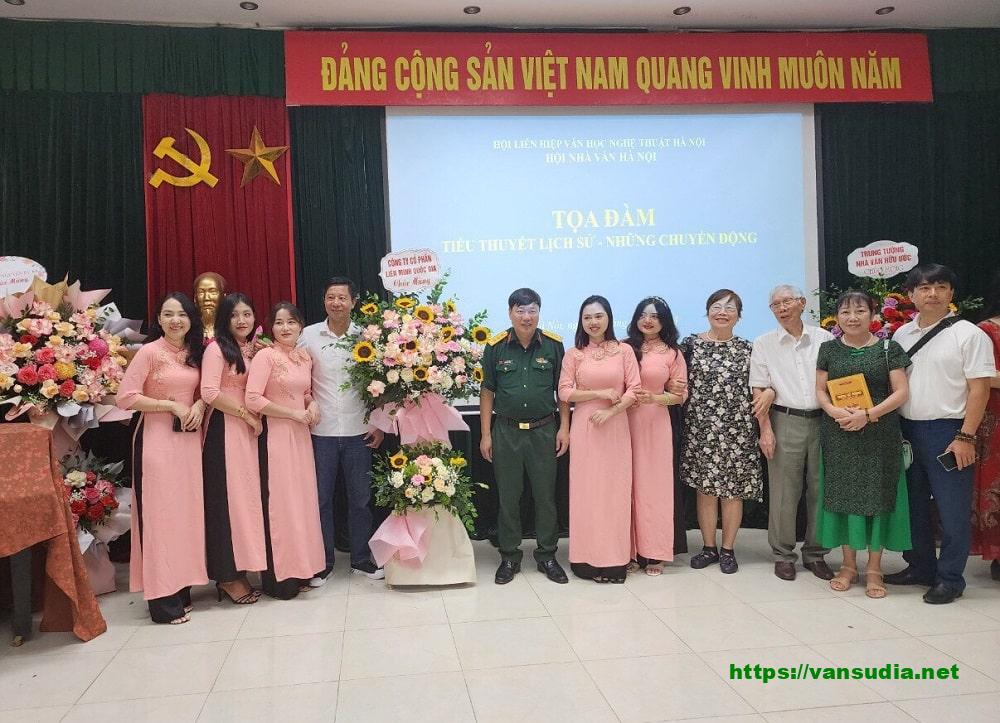 Nha van Phung Van Khai tai toa dam ve Tieu thuyet lich su - Trò chuyện với nhà văn quân đội Phùng Văn Khai: Tôi viết trên tinh thần vun vén lịch sử dân tộc