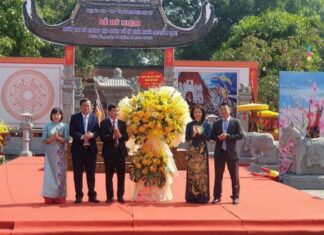 Dâng hương kỷ niệm Ngày Hai Bà Trưng tế cờ khởi nghĩa