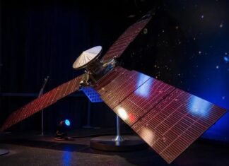 Tàu vũ trụ NASA gửi về hình ảnh giống khuôn mặt người