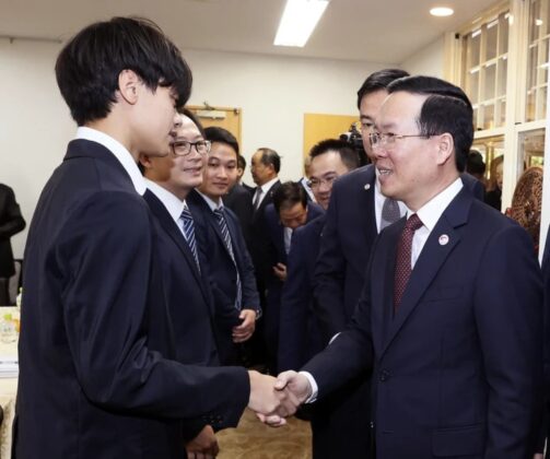 10 min 17 503x420 - Chủ tịch nước Võ Văn Thưởng thăm Đại sứ quán Việt Nam tại Nhật Bản