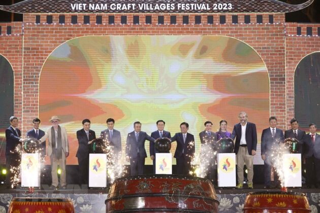 11 min 9 630x420 - Chủ tịch Quốc hội dự Festival Bảo tồn và Phát triển Làng nghề Việt Nam