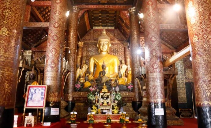 2 min 40 689x420 - Wat Xiengthong - biểu tượng kiến trúc văn hóa chùa cổ của Lào