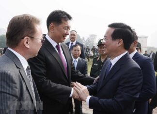 Chủ tịch nước và Tổng thống Mông Cổ thăm Bộ Tư lệnh Cảnh sát Cơ động