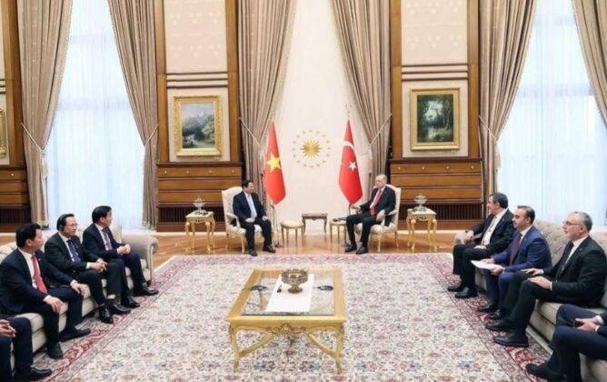 3 min 49 668x420 - Thủ tướng Phạm Minh Chính hội kiến Tổng thống Thổ Nhĩ Kỳ Recep Tayyip Erdogan