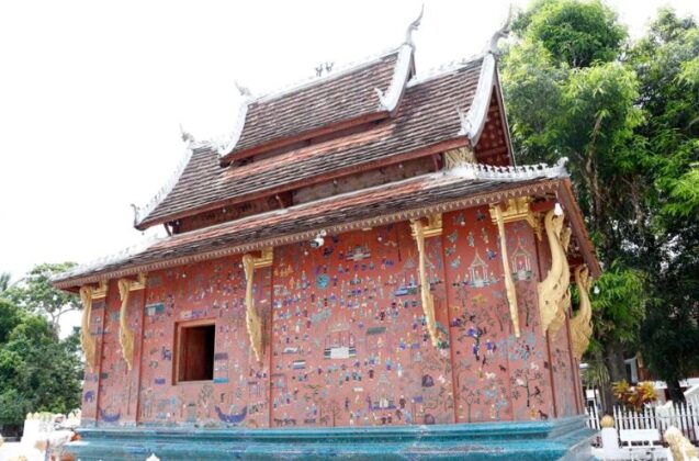 4 min 41 637x420 - Wat Xiengthong - biểu tượng kiến trúc văn hóa chùa cổ của Lào