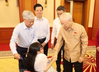 Tổng Bí thư gặp mặt các điển hình về học tập và làm theo gương Bác