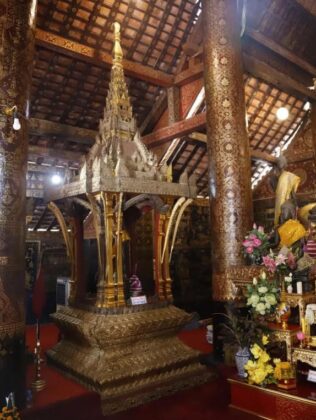 5 min 39 316x420 - Wat Xiengthong - biểu tượng kiến trúc văn hóa chùa cổ của Lào