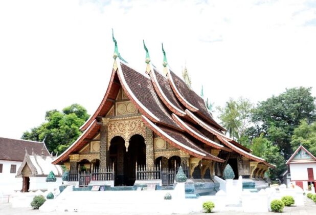 6 min 36 618x420 - Wat Xiengthong - biểu tượng kiến trúc văn hóa chùa cổ của Lào