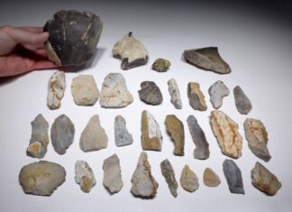 Những hiện vật được tìm thấy ở mỏ đá lửa Spiennes rất đa dạng, từ các tảng đá lửa có kích thước lớn, các dụng cụ dùng để khai thác đá cho tới đồ gốm và đồ kim loại