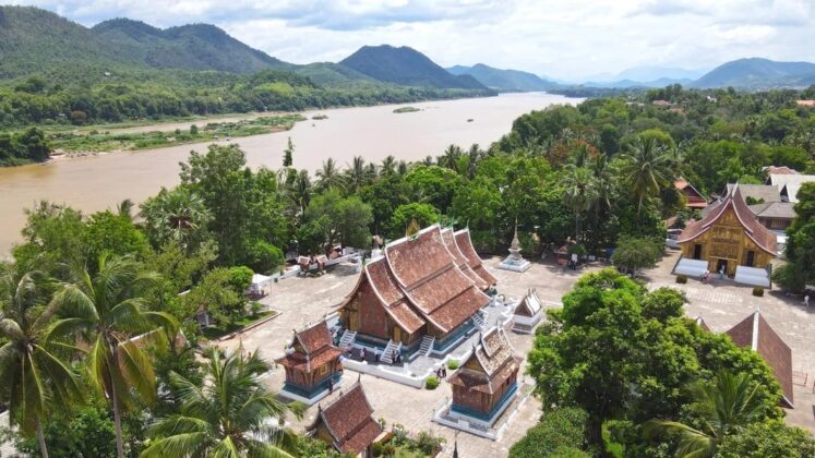 8 min 23 747x420 - Wat Xiengthong - biểu tượng kiến trúc văn hóa chùa cổ của Lào