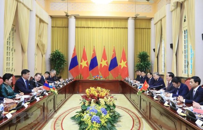 9 min 1 653x420 - Chủ tịch nước chủ trì lễ đón và hội đàm với Tổng thống Mông Cổ