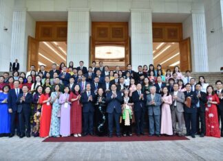 Thủ tướng Phạm Minh Chính gặp mặt các nhà giáo tiêu biểu