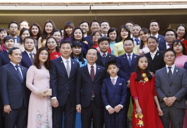 9 min 23 610x420 - Chủ tịch nước Võ Văn Thưởng thăm Đại sứ quán Việt Nam tại Nhật Bản