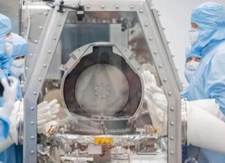 NASA trưng bày một phần vật thể 'nguy hiểm cho người Trái Đất'