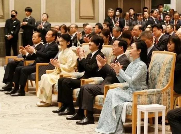 Chủ tịch nước Võ Văn Thưởng và Phu nhân cùng Hoàng Thái tử Akishino và Công nương với các đại biểu 2 nước dự Lễ kỷ niệm 50 năm thiết lập quan hệ ngoại giao Việt Nam-Nhật Bản.