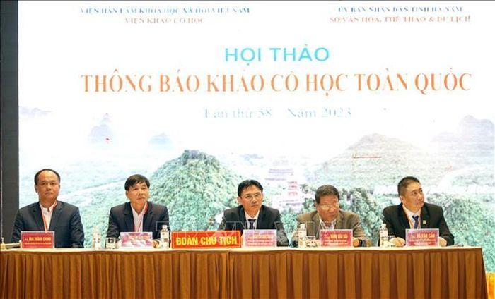 Doan Chu tich Hoi thao min - 1.000 đại biểu tham dự Hội thảo khảo cổ học toàn quốc