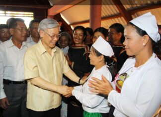 Giương cao ngọn cờ đại đoàn kết toàn dân tộc, xây dựng đất nước giàu mạnh