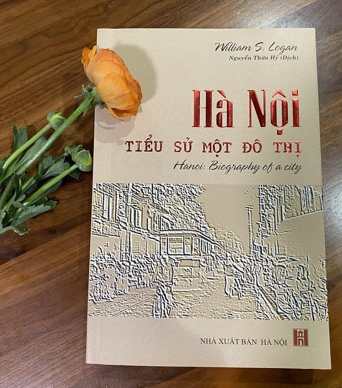 Cuốn sách chia làm 8 chương