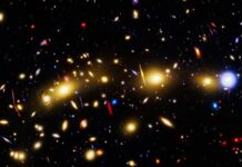 NASA quan sát Cụm thiên hà Cây Giáng sinh khoe sắc trong vũ trụ