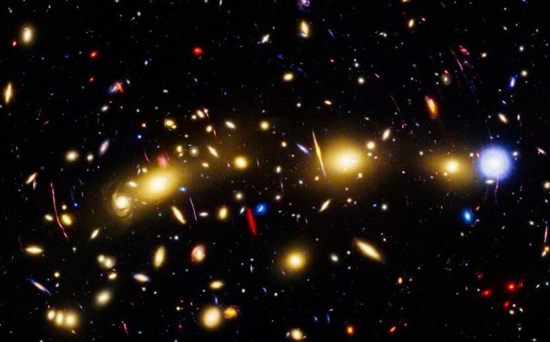 MACS0416 min 800x497 - NASA quan sát Cụm thiên hà Cây Giáng sinh khoe sắc trong vũ trụ