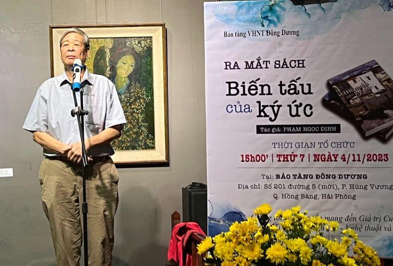 Nha tho Nguyen Thuy Kha min - Cuốn sách được viết trong tù bằng những trang giấy tách đôi từ tạp chí Thế giới Phụ nữ